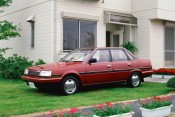 Toyota Corona 1983 z pierwszym w świecie katalizatorem spalin w kolektorze wydechowym